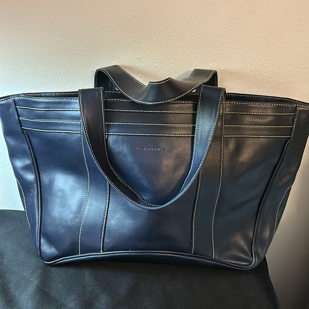 Les Copains Navy tote Made in Italy. Genuine Leather